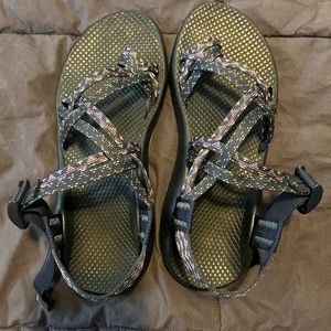 Chaco| purple and black three strap